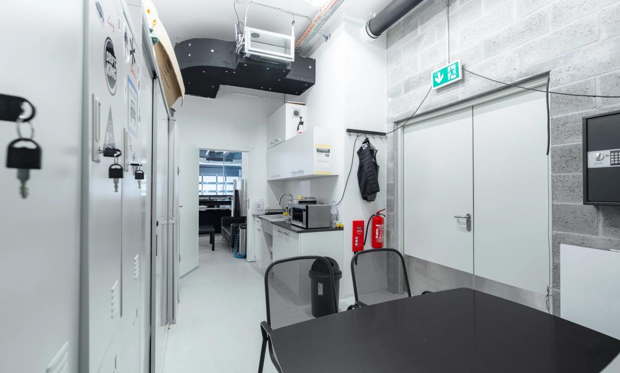 À louer – Local commercial/atelier de 288 m² à Plan-les-Ouates image