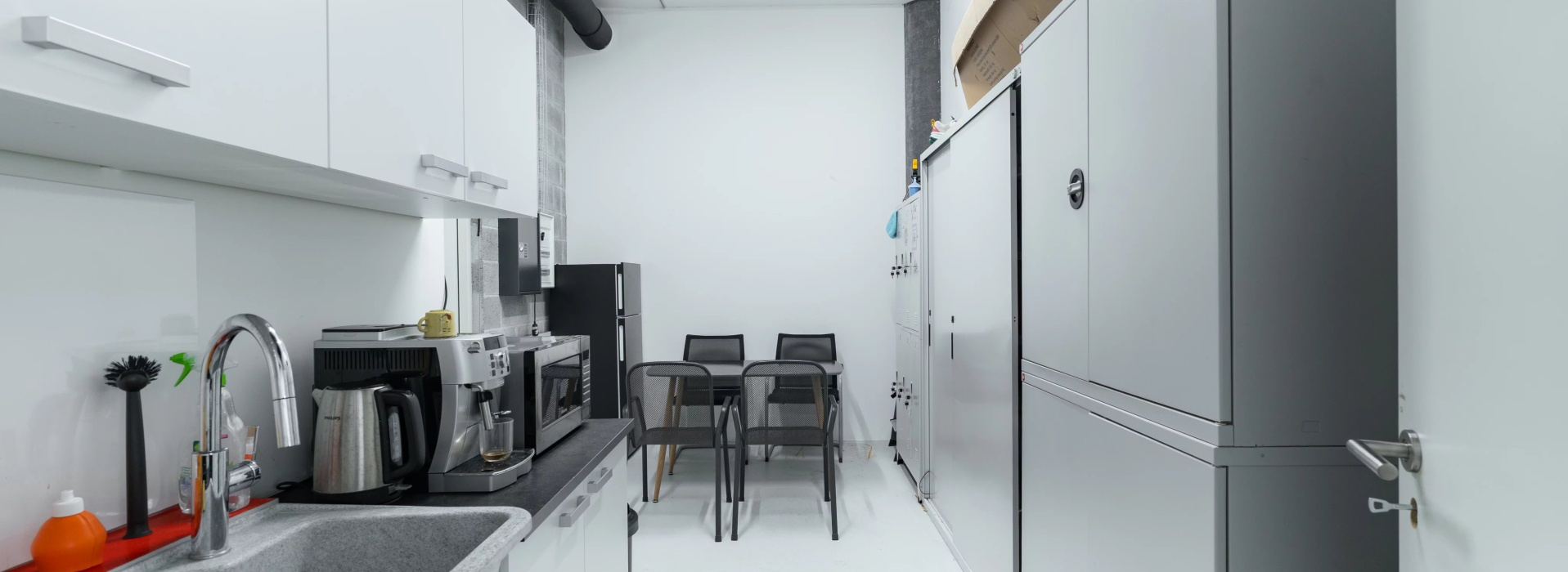 For rent – 288 m² commercial space/workshop in Plan-les-Ouates. image