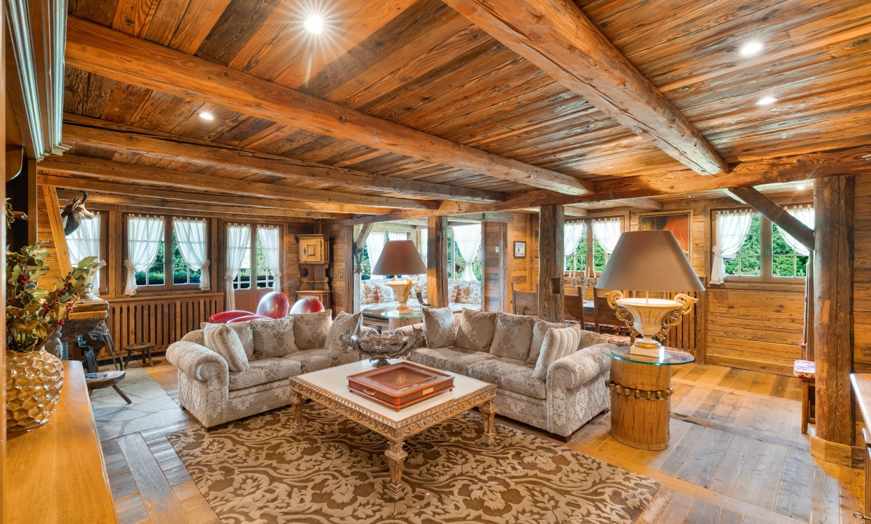Exceptional Chalet Just Steps from the Crans-Montana Golf Course image