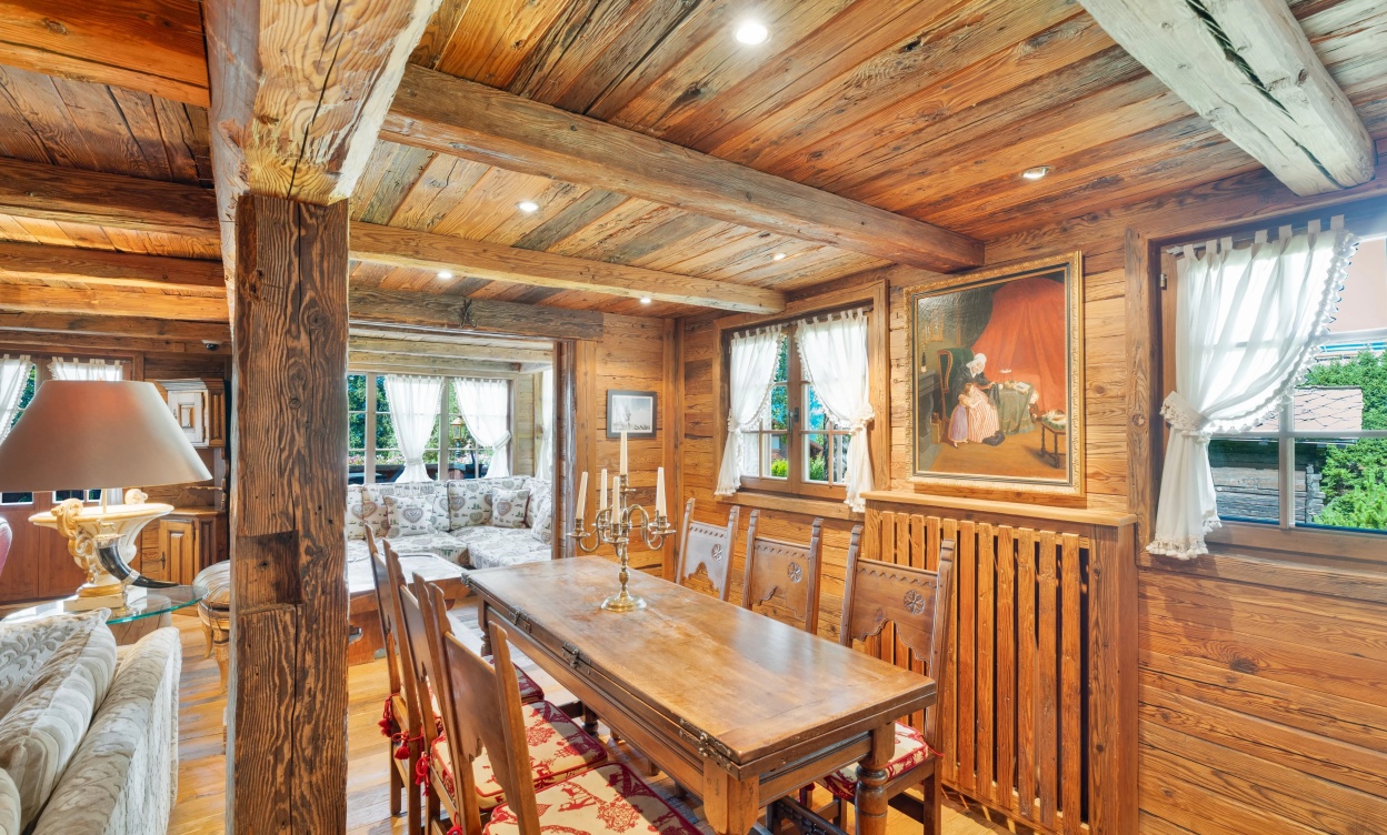 Exceptional Chalet Just Steps from the Crans-Montana Golf Course image