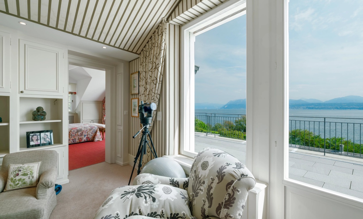 Une villa de maître sur les rives du Léman – prestige, volumes et lumière image