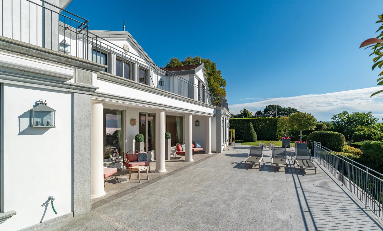 Une villa de maître sur les rives du Léman – prestige, volumes et lumière image