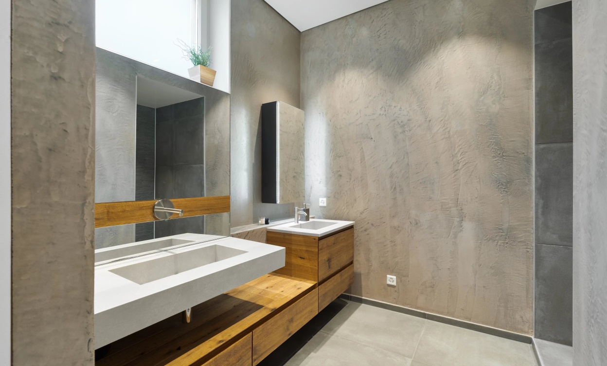 Propriété moderne avec piscine et vue dégagée sur le lac image