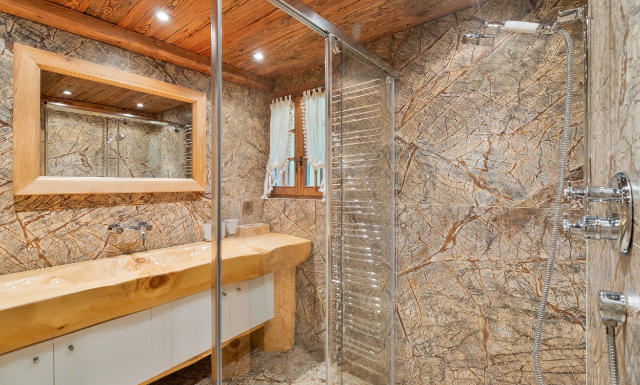 Exceptional Chalet Just Steps from the Crans-Montana Golf Course image