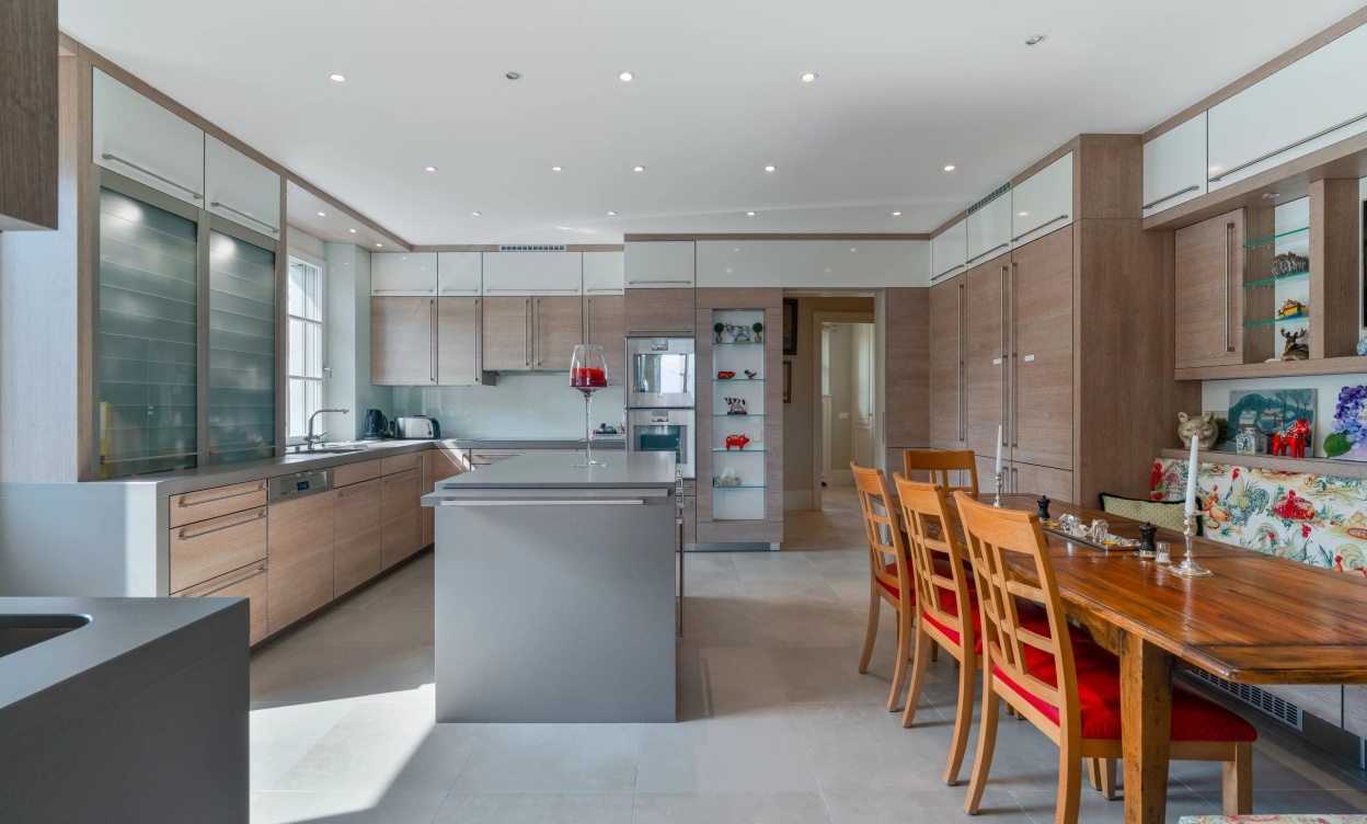 Une villa de maître sur les rives du Léman – prestige, volumes et lumière image