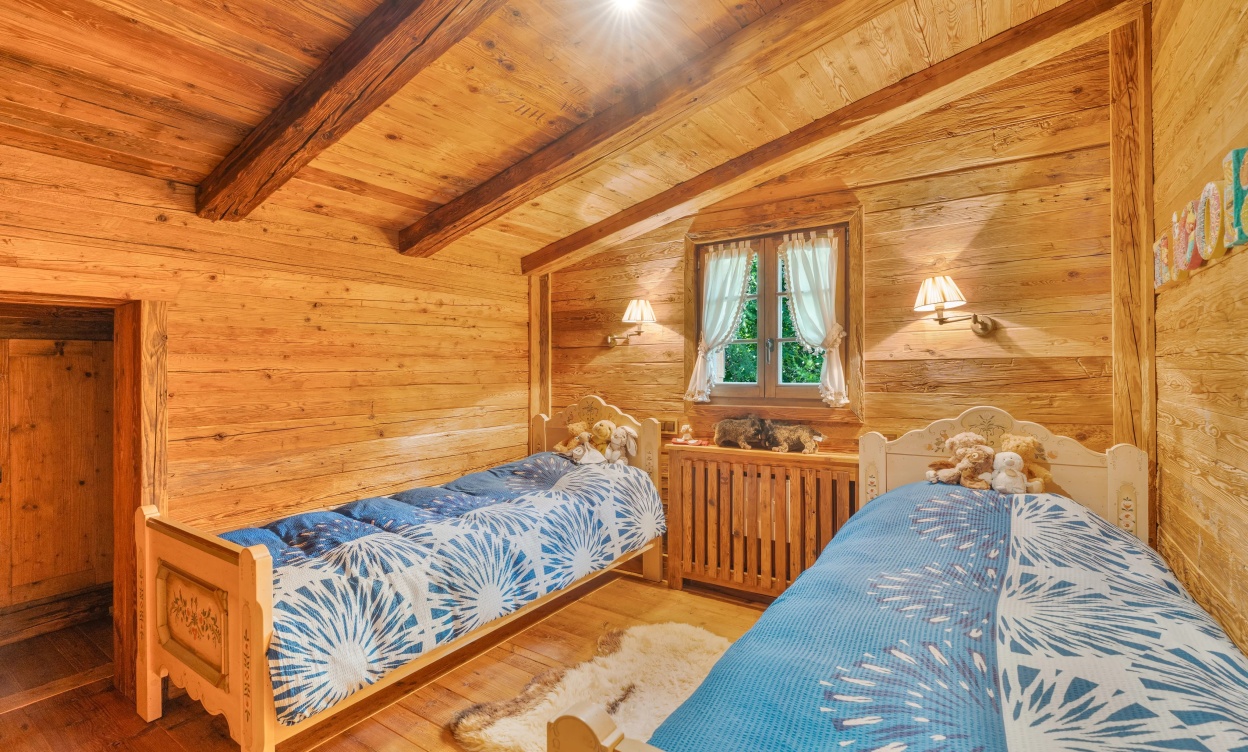 Exceptional Chalet Just Steps from the Crans-Montana Golf Course image