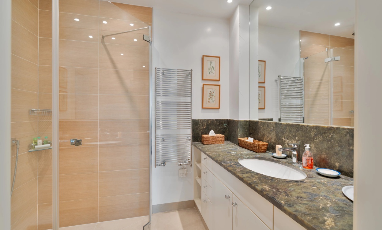 Une villa de maître sur les rives du Léman – prestige, volumes et lumière image