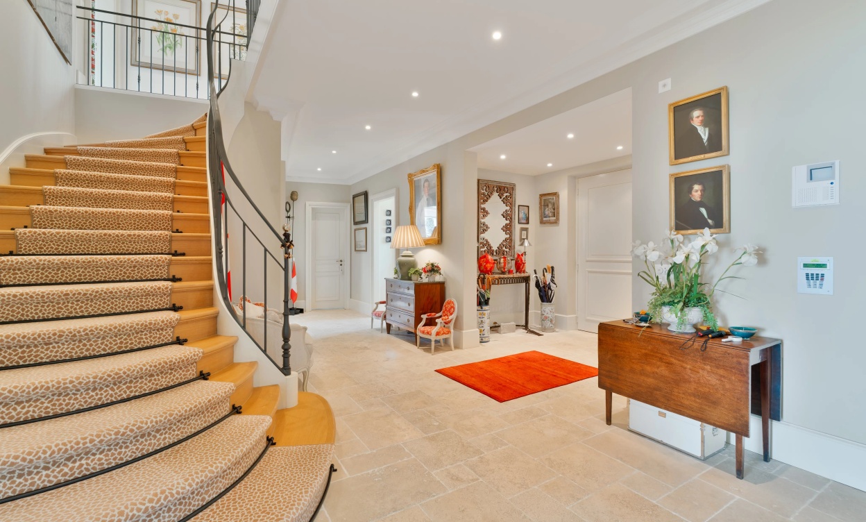 Une villa de maître sur les rives du Léman – prestige, volumes et lumière image