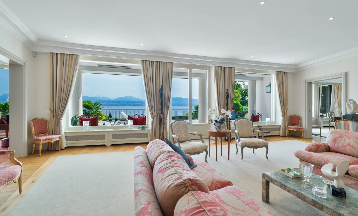 Une villa de maître sur les rives du Léman – prestige, volumes et lumière image