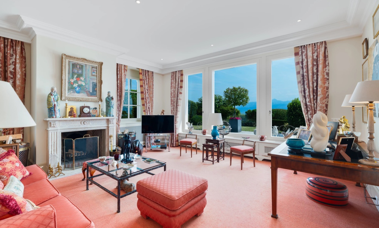 Une villa de maître sur les rives du Léman – prestige, volumes et lumière image