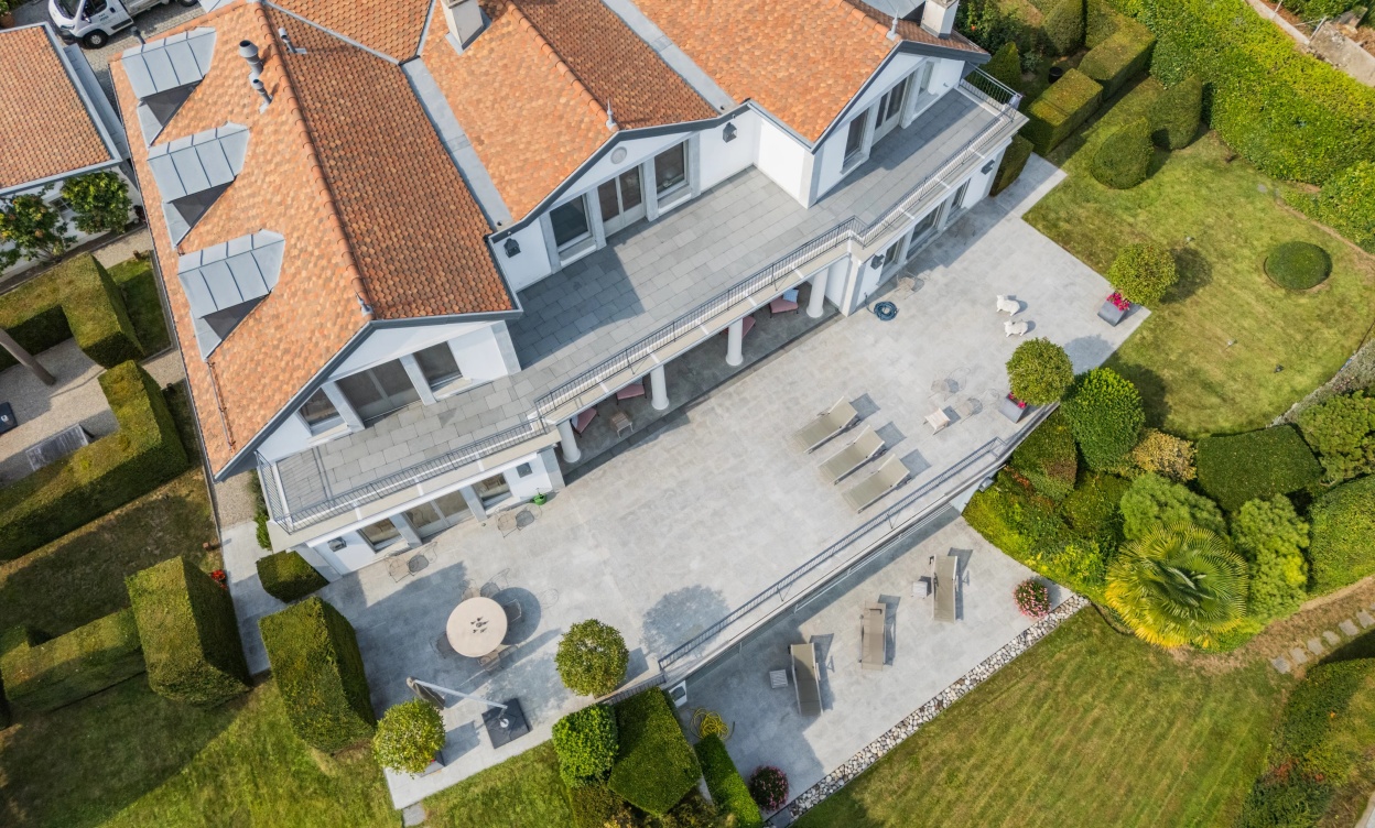 Une villa de maître sur les rives du Léman – prestige, volumes et lumière image