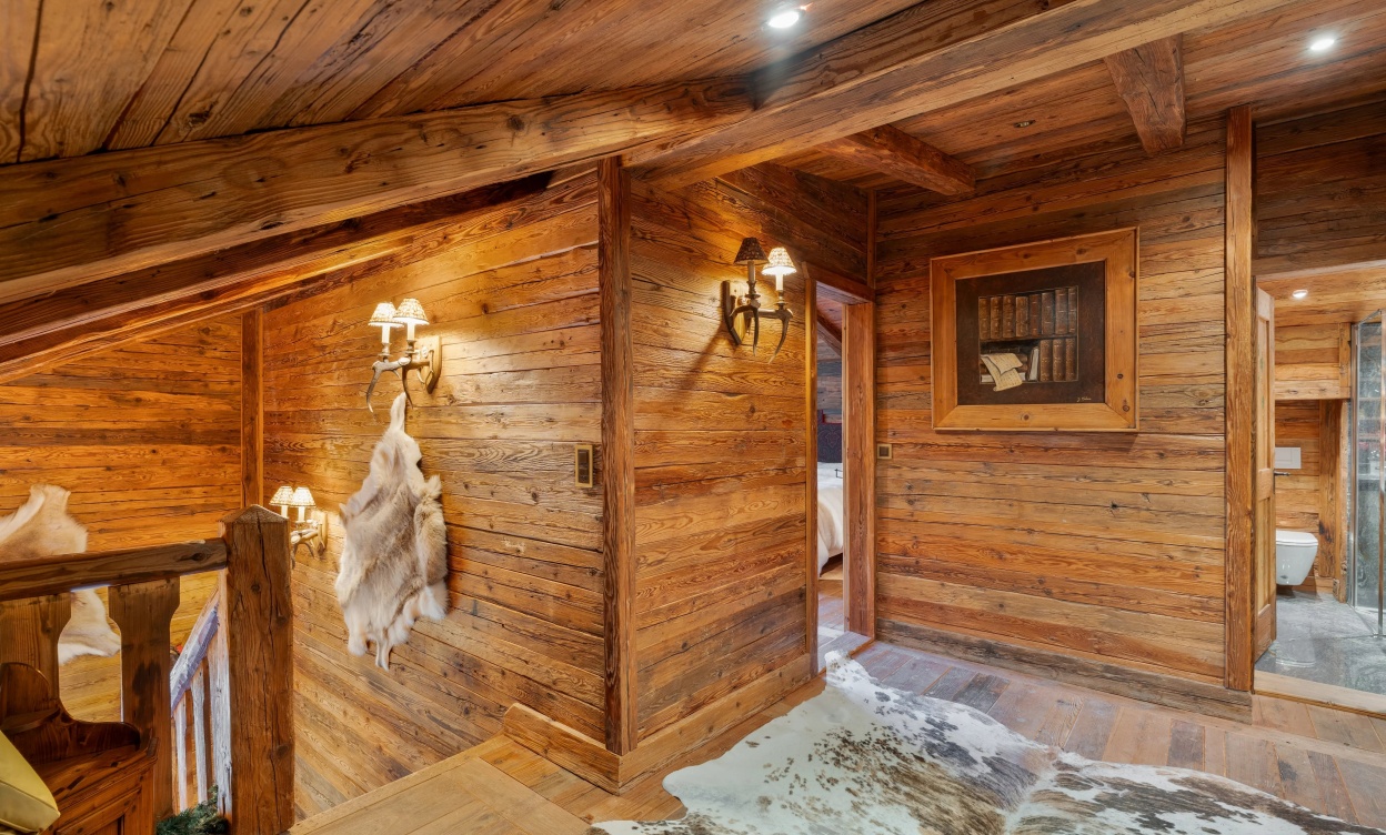 Exceptional Chalet Just Steps from the Crans-Montana Golf Course image