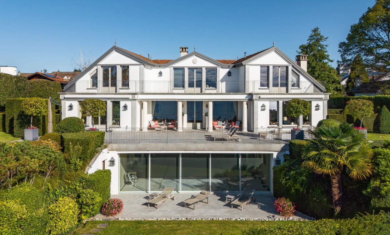 Une villa de maître sur les rives du Léman – prestige, volumes et lumière image