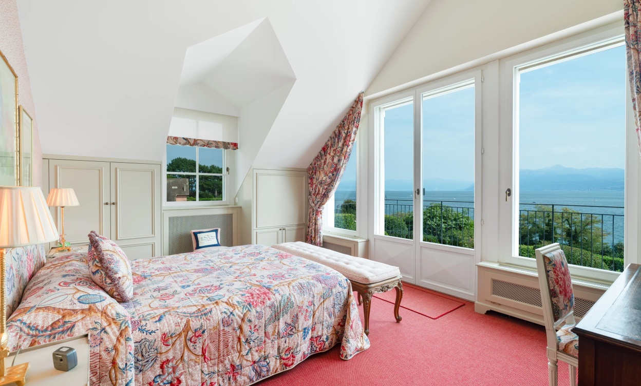 Une villa de maître sur les rives du Léman – prestige, volumes et lumière image