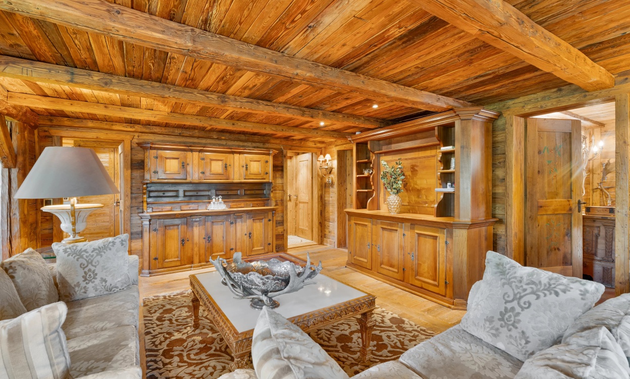 Exceptional Chalet Just Steps from the Crans-Montana Golf Course image