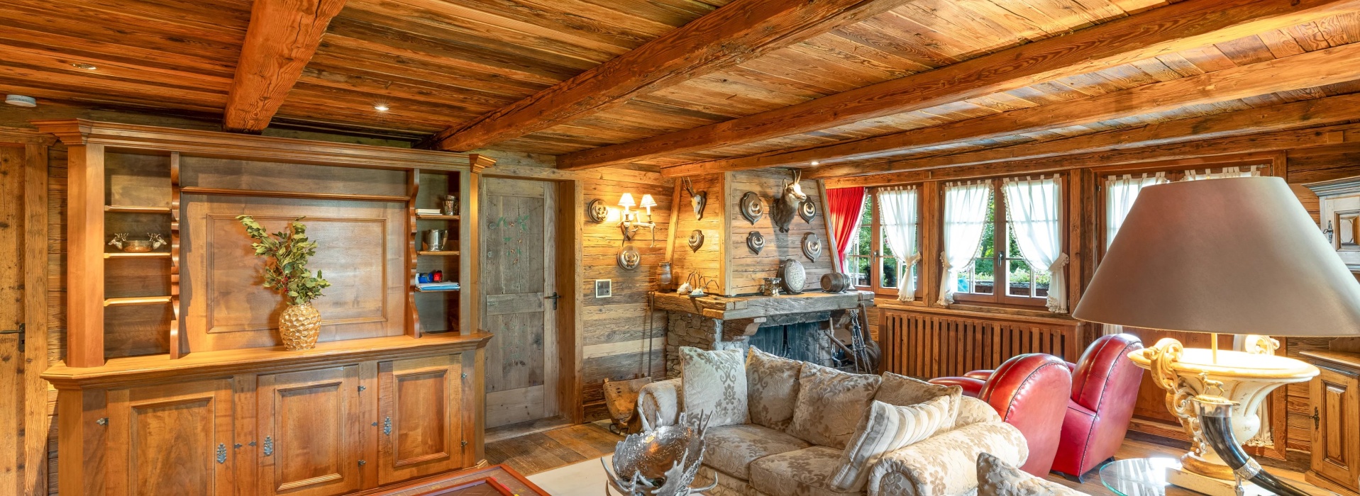 Exceptional Chalet Just Steps from the Crans-Montana Golf Course image