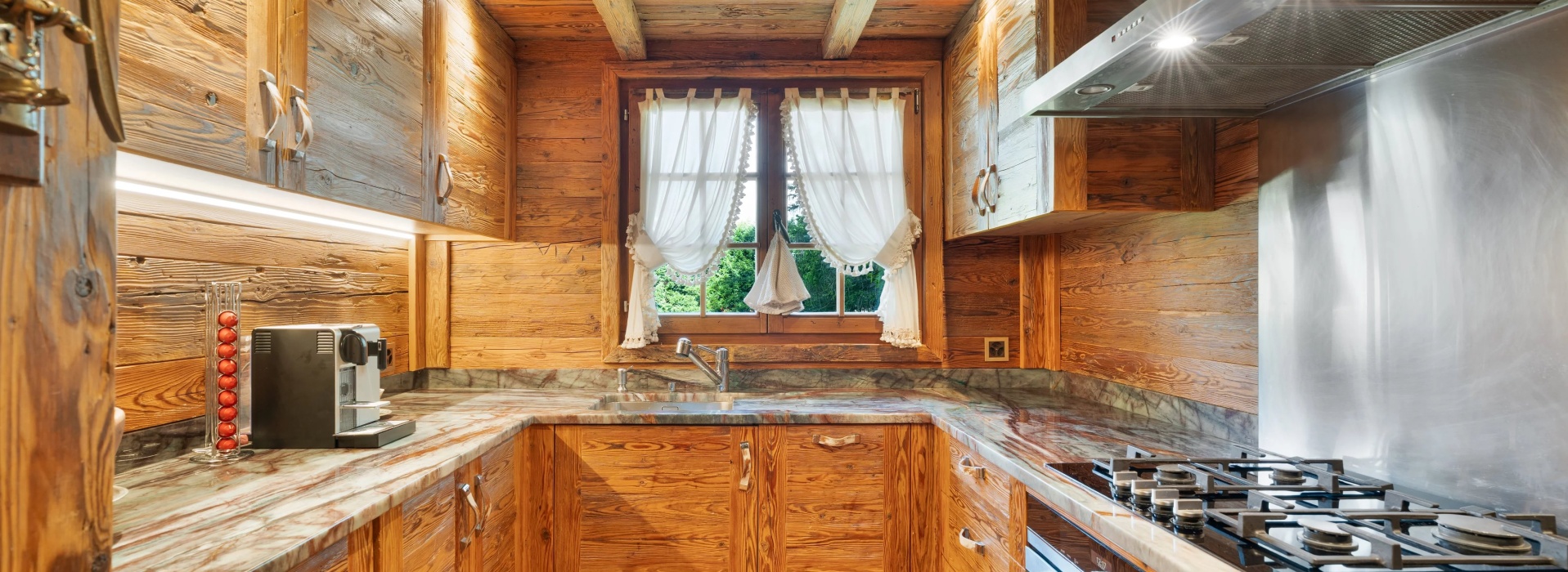 Exceptional Chalet Just Steps from the Crans-Montana Golf Course image