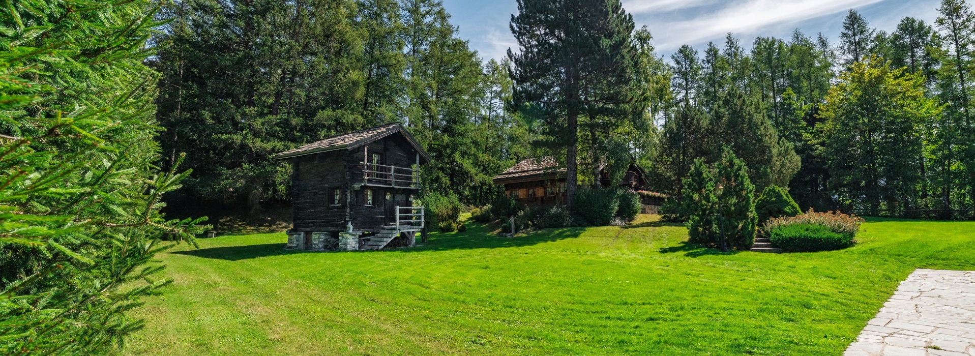 Exceptional Chalet Just Steps from the Crans-Montana Golf Course image
