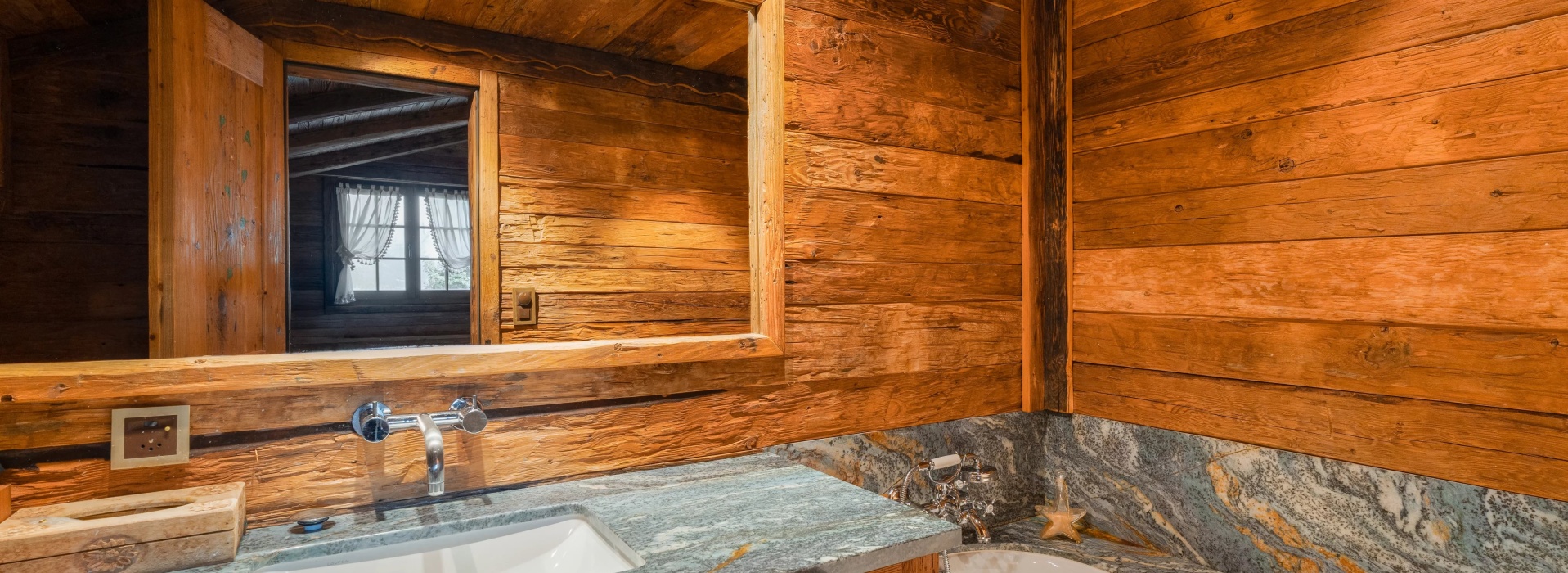 Exceptional Chalet Just Steps from the Crans-Montana Golf Course image