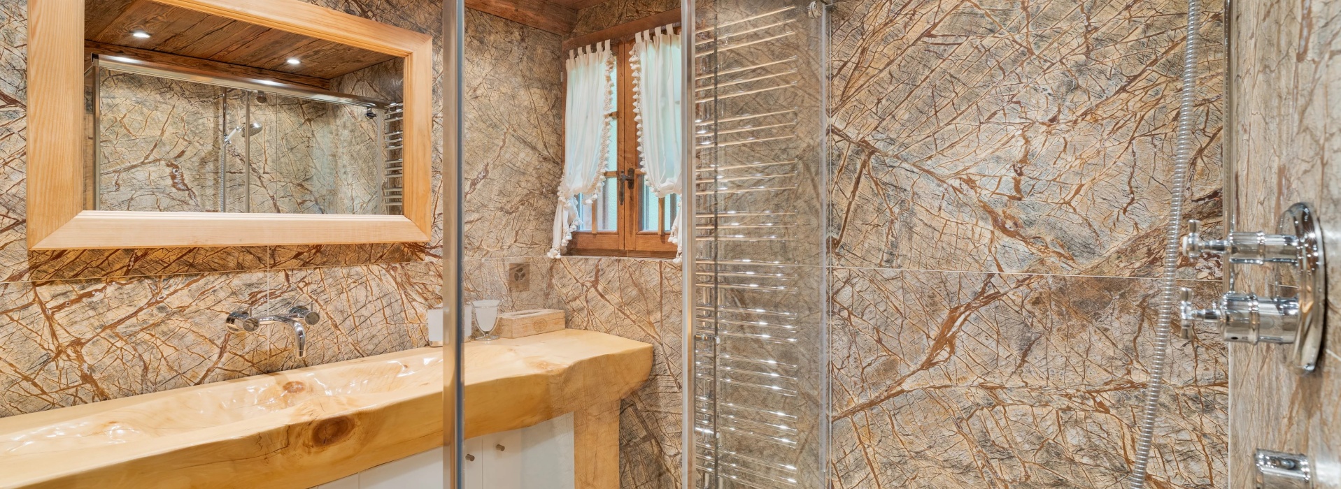 Exceptional Chalet Just Steps from the Crans-Montana Golf Course image