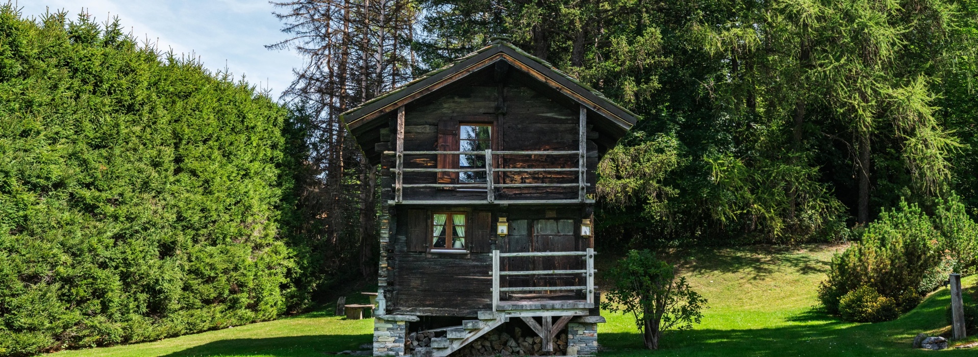 Exceptional Chalet Just Steps from the Crans-Montana Golf Course image