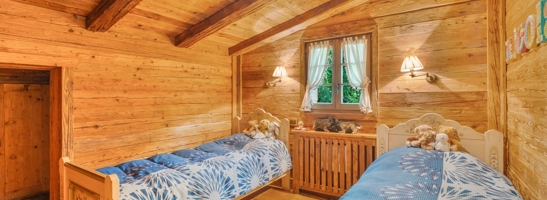 Exceptional Chalet Just Steps from the Crans-Montana Golf Course image