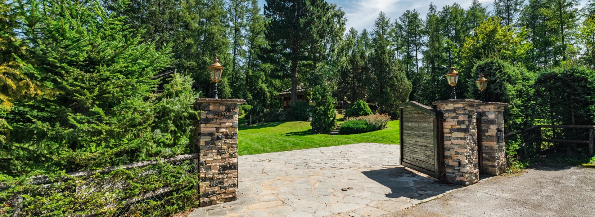 Exceptional Chalet Just Steps from the Crans-Montana Golf Course image