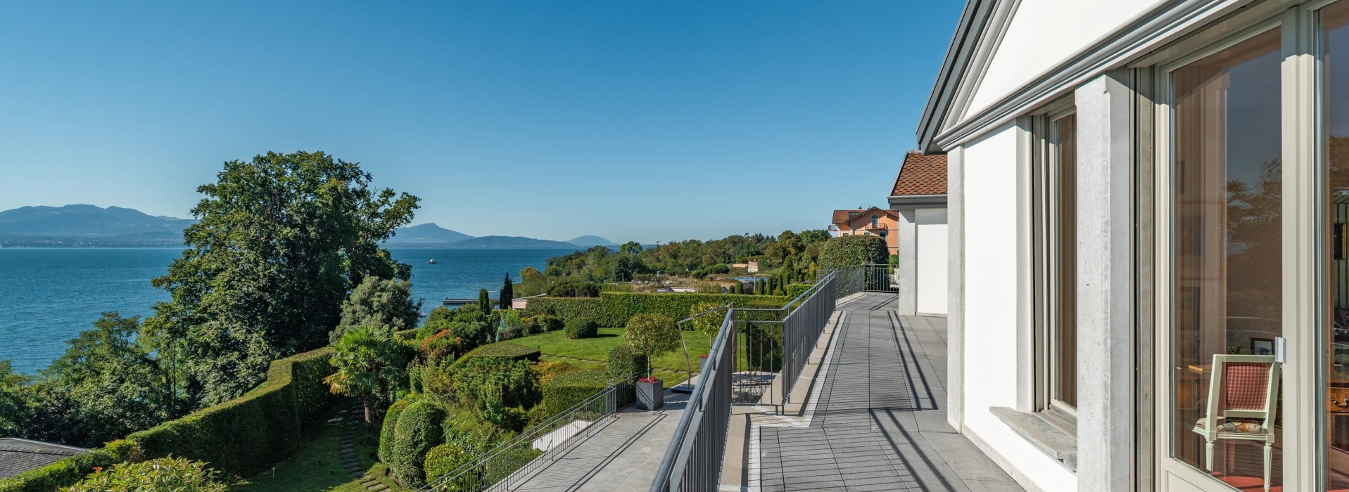 Une villa de maître sur les rives du Léman – prestige, volumes et lumière image