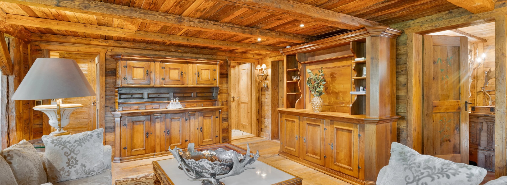 Exceptional Chalet Just Steps from the Crans-Montana Golf Course image