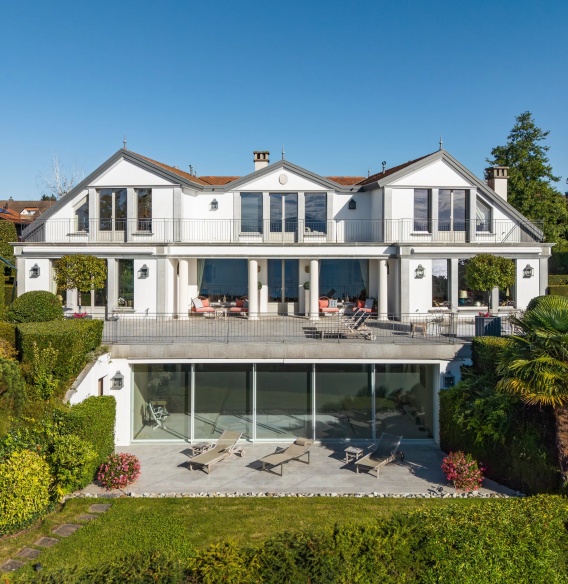 Une villa de maître sur les rives du Léman – prestige, volumes et lumière
